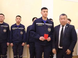 Лучших спасателей наградили в Якутии в профессиональный праздник