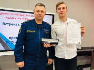 Учеников Табагинской школы наградили за спасение человека из горящего дома