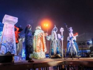 В Якутске зажглась новогодняя елка. До Нового года осталось 30 дней