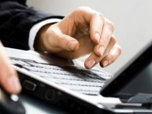 В Кобяйском улусе муниципальный служащий использовал данные умерших, чтобы обеспечить родственников жильем