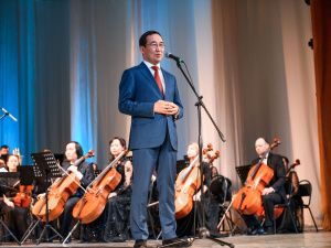 Айсен Николаев поздравил коммунальщиков Якутии с профессиональным праздником