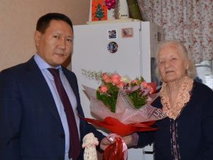 В Якутске поздравили участниц Великой Отечественной войны с наступающим женским праздником