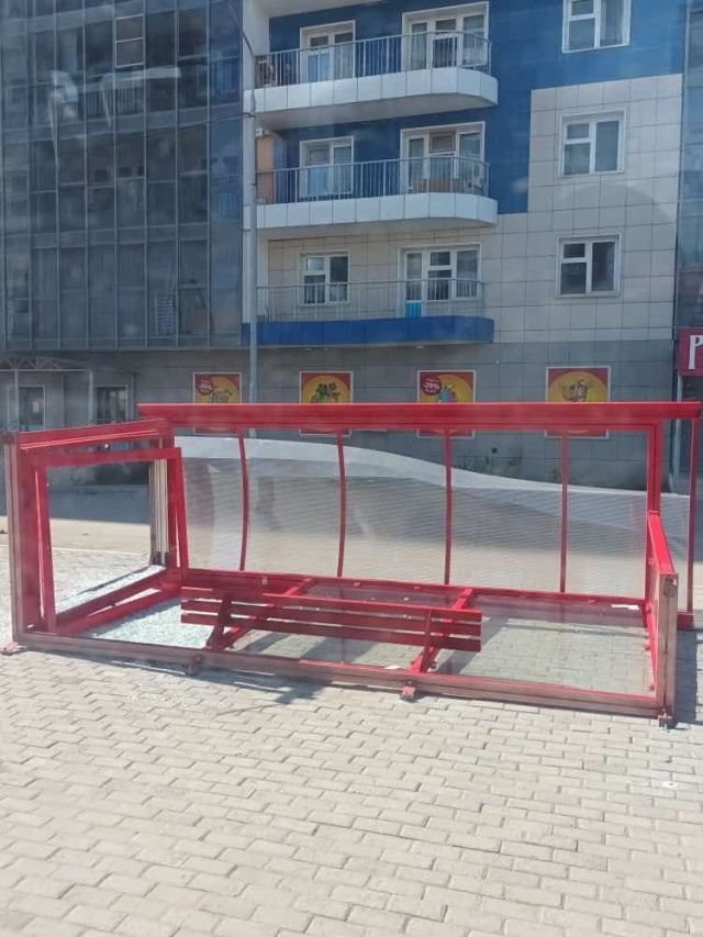 В Якутске из-за сильного ветра пострадали четыре человека