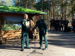 В Якутске возложили цветы к памятникам основателям лесного хозяйства