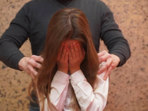 В Якутии школьница покончила с собой после изнасилований отцом и выговора от директора школы 