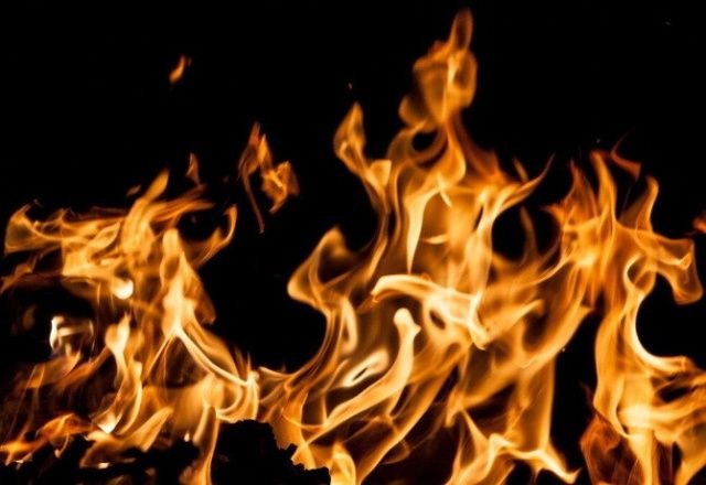 Облил бензином входную дверь: Якутянин подозревается в поджоге магазина