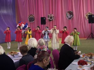 Школьники Губинского округа поздравили ветеранов ВОВ