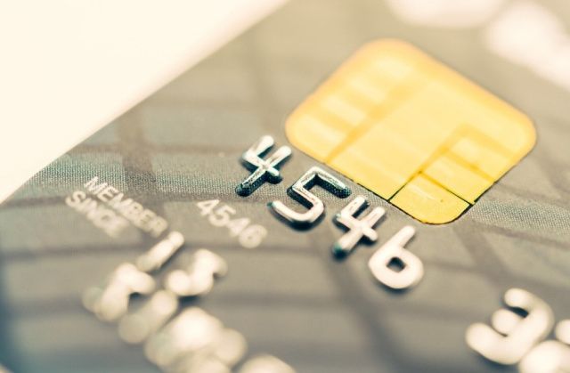 В Верхневилюйске женщина осуждена за кражу денег с чужой банковской карты