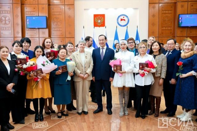 В преддверии Международного женского дня в Якутии наградили многодетных матерей