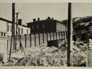 Отец Карла Лагерфельда сидел в тюрьме во Владивостоке и отбывал ссылку в Якутии