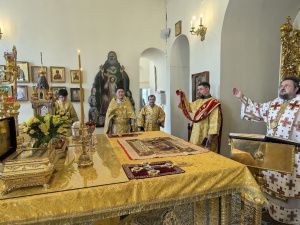 Престольный праздник Никольского храма отметили за Архиерейским богослужением в Якутске