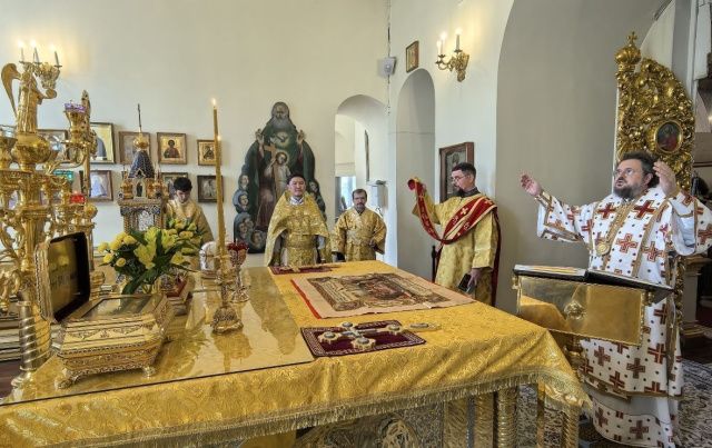 Престольный праздник Никольского храма отметили за Архиерейским богослужением в Якутске