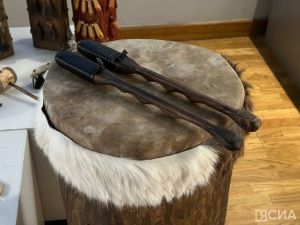 Музыкальные инструменты народов Якутии представили в музее Алматы