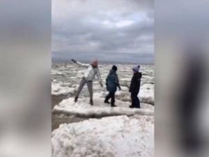 МВД республики: женщина и дети прыгали по льдинам не в Якутии