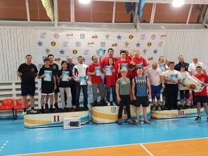 Команды службы пути ЖДЯ в очередной раз завоевала Кубок Деда Мороза по волейболу