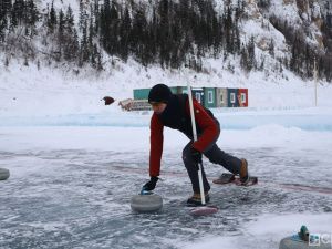 В Якутии провели турнир по кёрлингу с видом на Ленские столбы