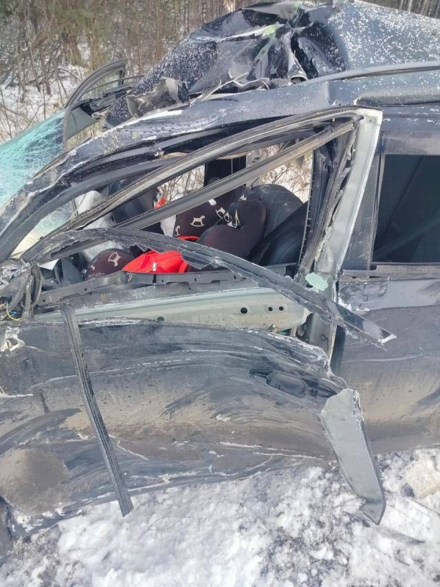 В Якутии большегруз столкнулся с внедорожником: Погибла женщина и пострадали пять человек