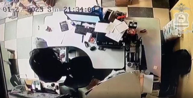 В Якутске ранее судимая женщина подозревается в краже выручки из магазина