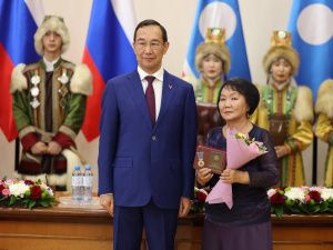 Айсен Николаев вручил 35 якутянам государственные награды