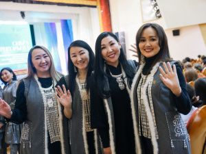 Айсен Николаев поблагодарил участниц Съезда  женщин Якутии  