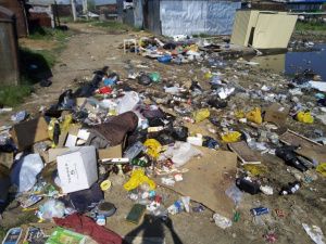 Вонь, завалы мусора, помойки, крысы. Жители Кирзавода сняли видео