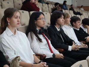 Молодежь Якутии познакомили с выдающимся полярником России Артуром Чилингаровым