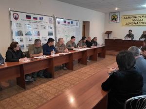 Глава Якутии проверил ход ремонтно-восстановительных работ в подшефном городе Докучаевске в ДНР