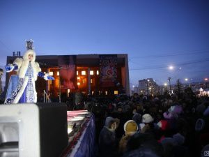 В Якутске зажгли огни на первой новогодней ёлке страны