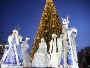В Якутске зажгли огни на первой новогодней ёлке страны