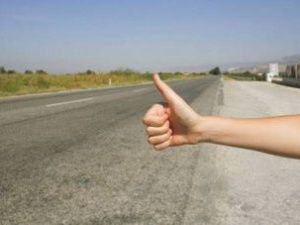 Двух 17-летних жительниц Нерюнгри, решивших путешествовать автостопом, вернули домой