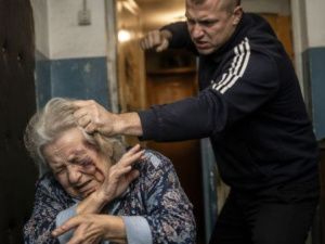 Житель Усть-Майского района повторно избил 70-летнюю соседку по общежитию -- вынесен приговор