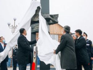 Ко Дню государственности республики в Якутске открыли сквер имени Героя Советского Союза Владимира Лонгинова