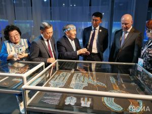 Древний кафтан, предположительно принадлежавший удаганке, представили на выставке в Якутске