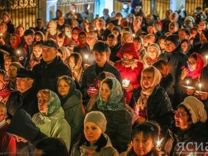 Пасхальная ночь в главном храме Якутии 