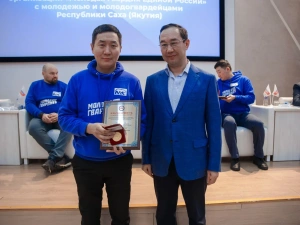 Айсен Николаев пригласил волонтеров и молодежных активистов Якутии участвовать в предварительном голосовании «Единой России»