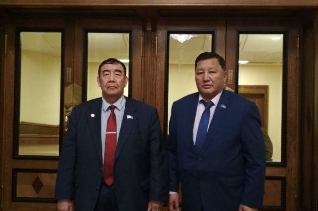 Суд продлил домашний арест экс-депутатам Уарову и Саввину до сентября