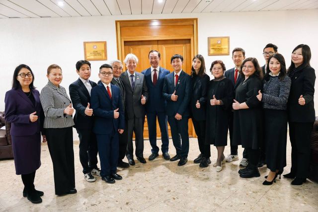 Айсен Николаев встретился с победителями международных и всероссийских олимпиад школьников