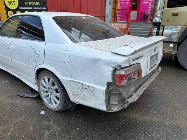 В Якутске водитель иномарки устроил опасный дрифт во дворе дома