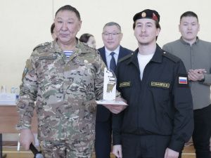 Федерация профсоюзов Якутии организовала смотр строевой подготовки среди работающей молодежи