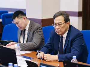 Кирилл Бычков обсудил вопросы взаимодействия правительства со Счетной палатой Якутии