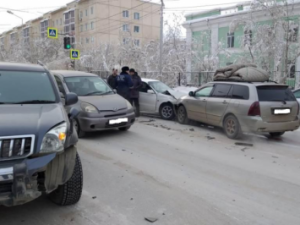 В Якутске произошло тройное ДТП