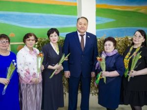 Альберт Семенов поздравил женщин- волонтеров