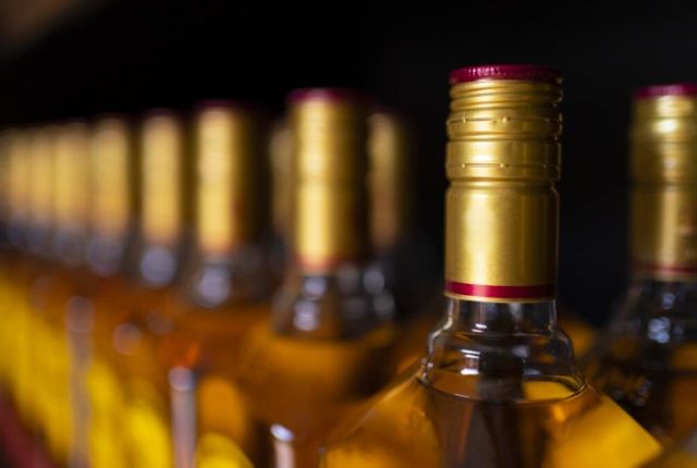 В Якутске полицией выявлено пять фактов незаконной реализации алкогольной продукции