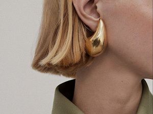 В чем встречать Новый 2024 год Дракона: цвета, тренды, аксессуары