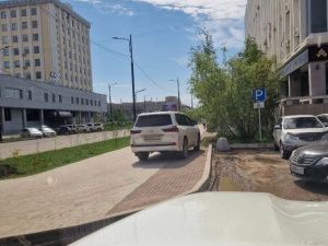 В Якутске оштрафовали водителя за неправильную парковку