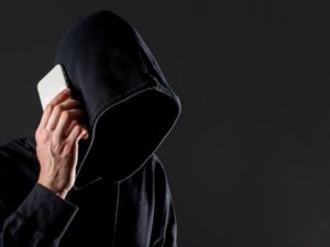 Электромонтер из Мирного оформил кредиты и отправил мошенникам более 6,5 миллионов рублей