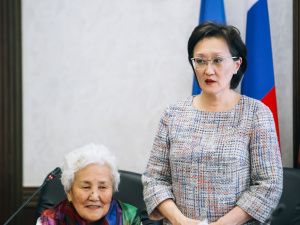 В Окружной администрации поздравили с юбилеем Марину Иванову - почетного гражданина города Якутска