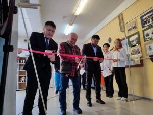 Сегодня состоялось торжественное открытие передвижной фотовыставки «Якутск в былые годы»