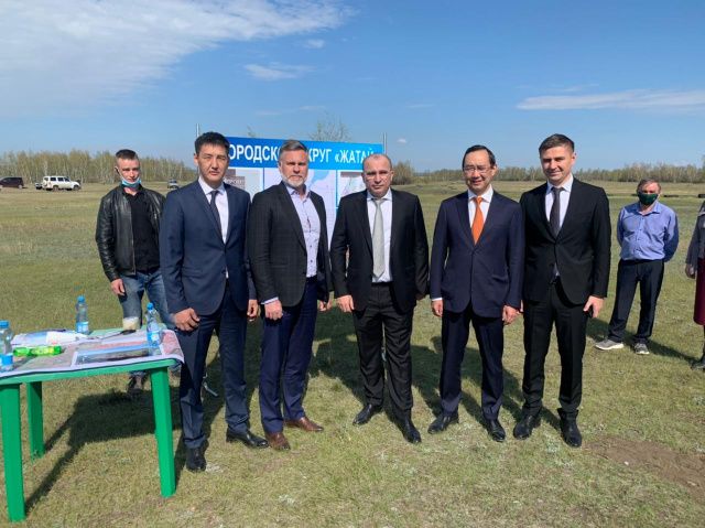 Айсен Николаев и Альберт Авдолян выбрали участок для строительства образовательного комплекса «Точка будущего» в Якутске