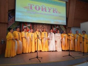 состоялся традиционный отчетный концерт народного фольклорного ансамбля «Тойук»